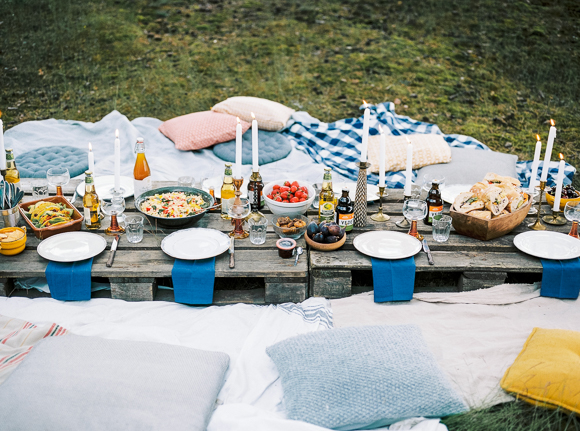 picnic gathering friends nature kinfolk