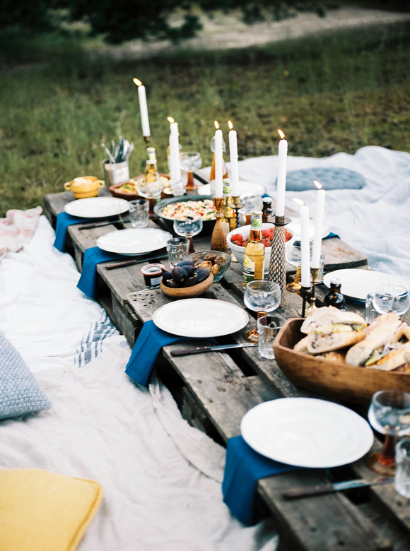 picnic gathering friends nature kinfolk