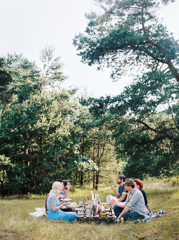 picnic gathering friends nature kinfolk